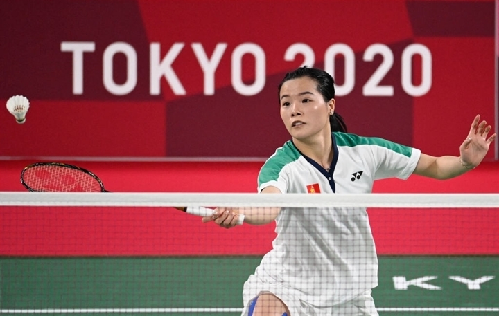 Thua tay vợt số 1 thế giới, 'hot girl' cầu lông Thùy Linh vẫn nhận mưa lời khen