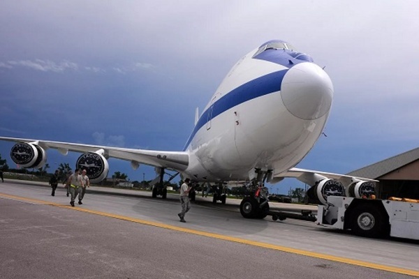 Cận cảnh máy bay ‘Ngày tận thế’ Boeing E-4B của Mỹ tiếp nhiên liệu