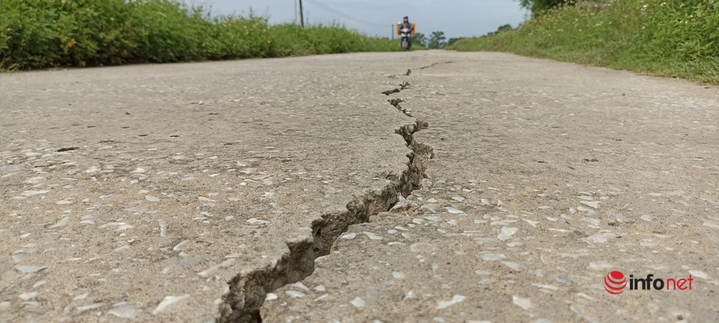 Thanh Hóa: Mặt đê nứt toác sâu, người dân lo mất an toàn mùa mưa bão