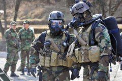 Quân đội Mỹ phát triển đồ bảo hộ thông minh ngăn chặn SARS-CoV-2