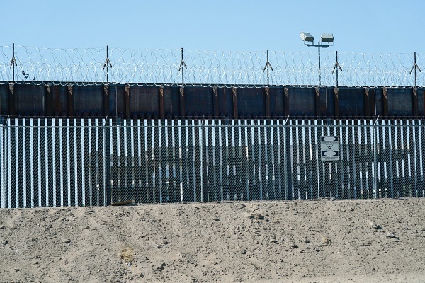 Ông Biden làm gì với bức tường Mỹ-Mexico khi không thể phá bỏ?