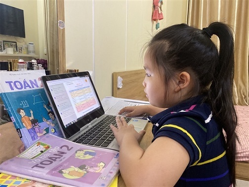 Học sinh tiểu học tại Hà Nội kiểm tra học kỳ trực tuyến thế nào?