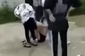 Bắc Giang: Nữ sinh bị nhóm bạn đánh, quay clip tung lên mạng