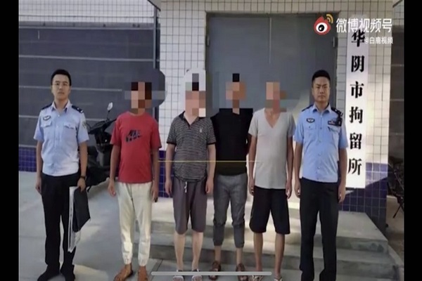 Trung Quốc: 4 người đàn ông vướng vòng lao lý vì đánh kẻ chụp lén phụ nữ