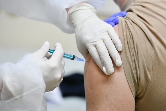 Australia bắt đầu tiêm vắc-xin Covid-19 cho trẻ em từ 12-15 tuổi, 70% người Singapore đã tiêm chủng