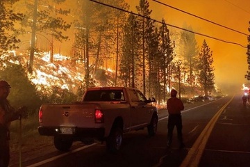 Cháy rừng kỷ lục phá hủy gần 900 ngôi nhà ở California