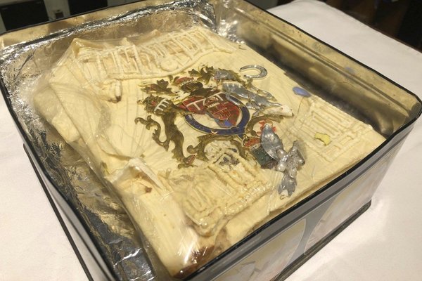 Miếng bánh trong đám cưới của Công nương Diana có giá hơn 2.500 USD sau 40 năm