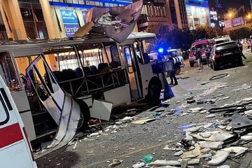Thót tim khoảnh khắc xe buýt ở Nga phát nổ với 30 hành khách bên trong