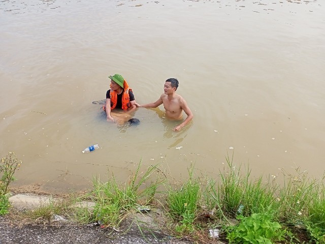 Tìm thấy thi thể 2 nạn nhân đuối nước khi tắm kênh ở Thanh Hóa