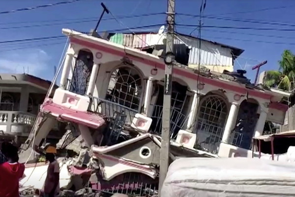 Động đất 7,2 độ richter ở Haiti, 304 người chết, hơn 1.800 người bị thương