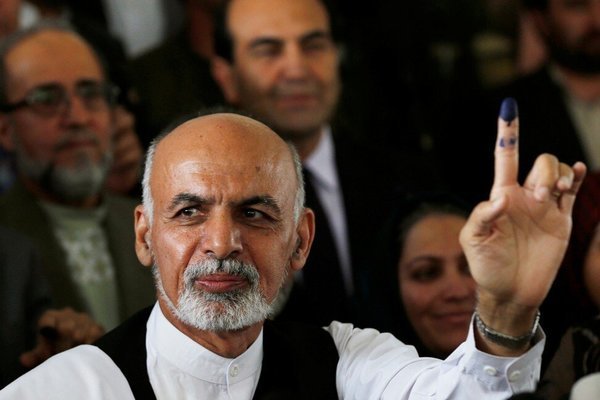 Tổng thống Afghanistan tháo chạy trước Taliban vốn không được lòng Mỹ và phương Tây