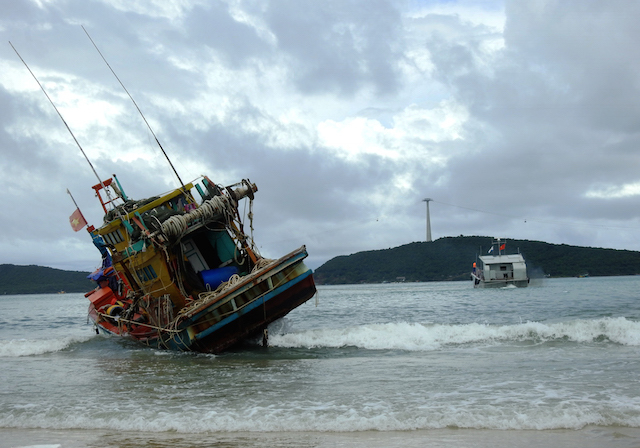 Cứu kéo tàu cá của ngư dân Kiên Giang gặp nạn