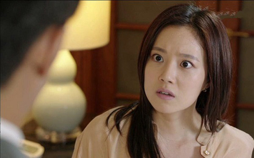 Vợ quỳ sụp khóc ngất khi thấy bố tôi cầm tờ xét nghiệm, nhưng sự thật kinh khủng hơn khi tôi nhìn tên người trên đó