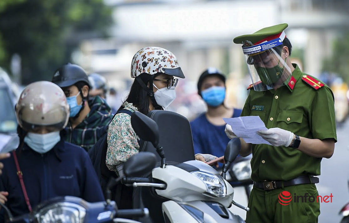 Hà Nội: Nhiều trường hợp bị xử phạt trong ngày đầu tổ công tác đặc biệt kiểm soát người đi đường