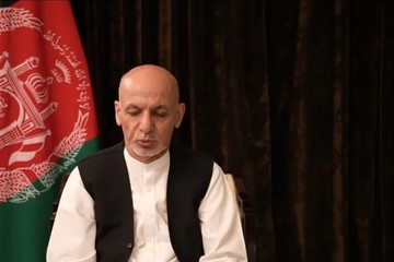 Tổng thống Afghanistan bất ngờ xuất hiện, hẹn ngày trở về