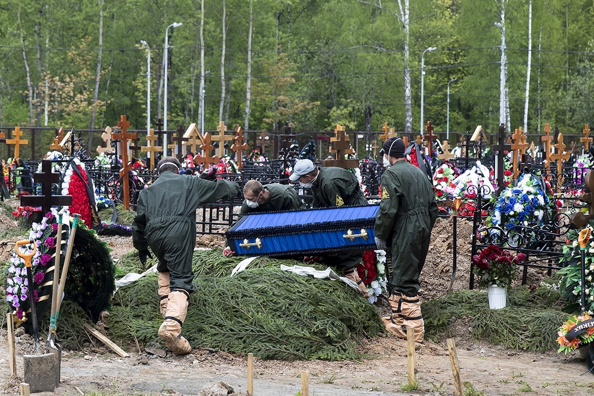 Giá dịch vụ tang lễ ở Nga tăng mạnh vì Covid-19