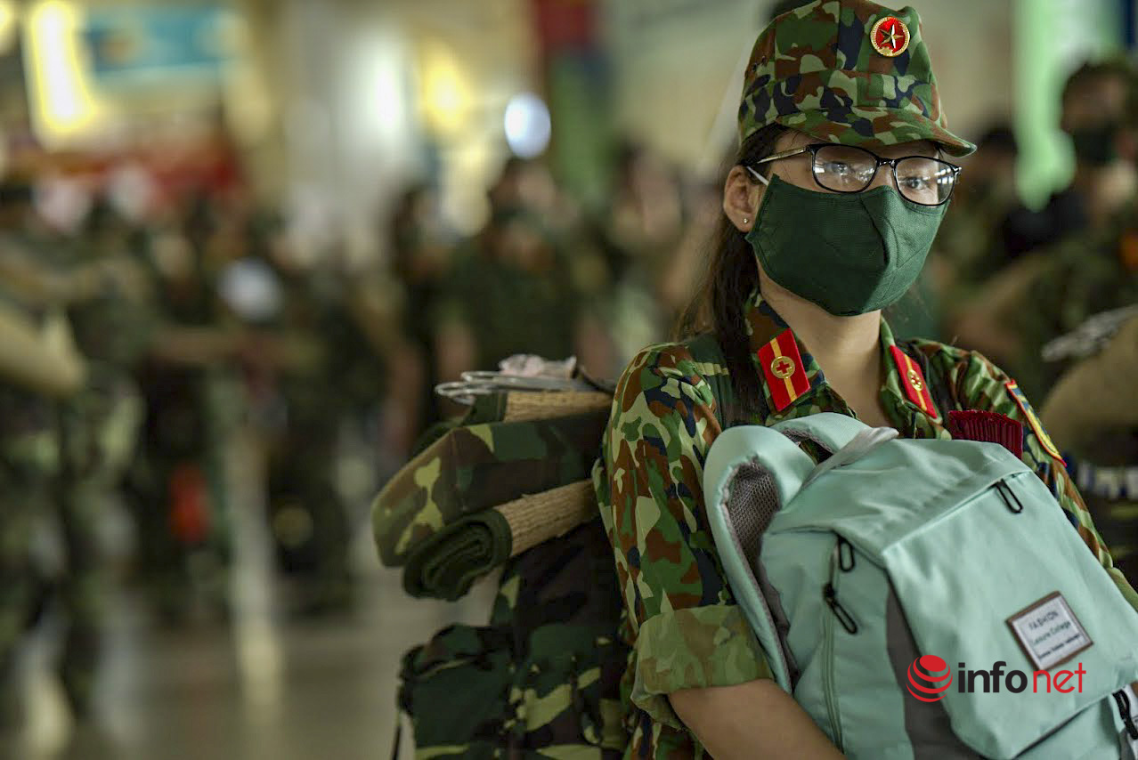 Hà Nội: Hình ảnh gần 300 bác sĩ, học viên quân y vào Nam làm nhiệm vụ chống dịch