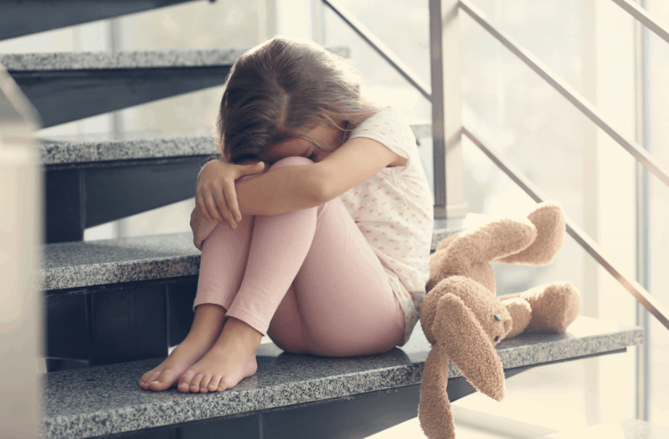 Cần làm gì khi con trẻ phản kháng, buồn chán, trầm cảm?