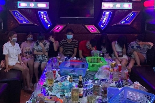 Phát hiện 11 người dương tính với ma túy trong quán karaoke