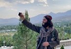 Lính Taliban tụ tập tạo dáng selfie tại khu du lịch nổi tiếng ở Kabul