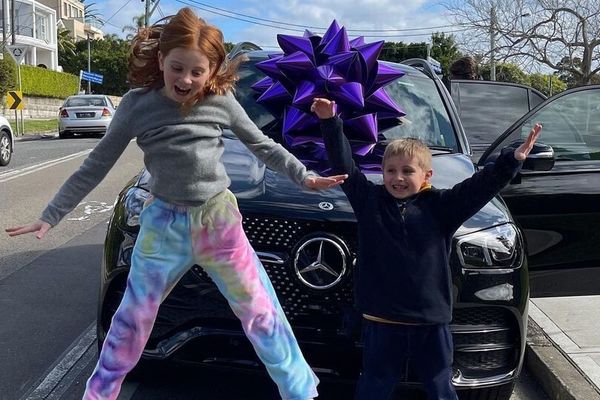 Người mẹ gây tranh cãi khi chi 6 tỷ đồng mua xe ô tô tặng con gái 9 tuổi