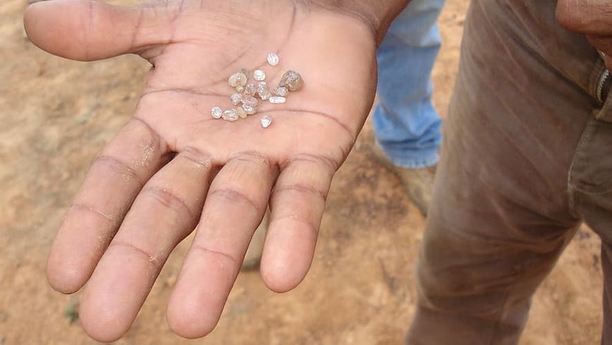 Sự thật về những viên kim cương 'siêu sâu' từ xác sinh vật trong lòng đất