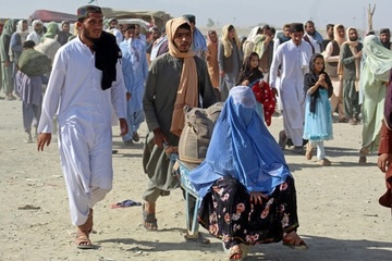 Hàng ngàn người tháo chạy, nhiều người lại tìm đường về Afghanistan