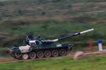 Kíp xe tăng số 2 của Nga thể hiện sức mạnh ở nội dung ‘Xe tăng hành tiến’ tại Army Games 2021