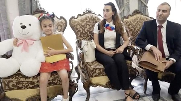 Bé gái Syria bất ngờ nhận được quà từ Tổng thống Putin