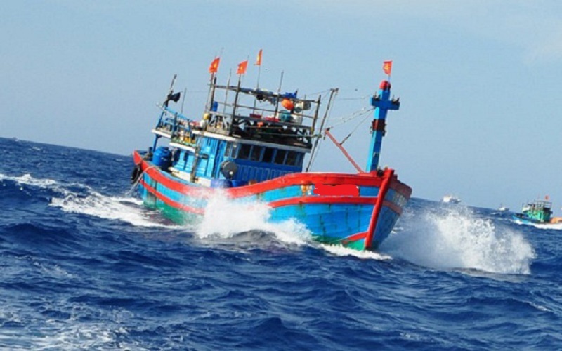 Đang đánh cá ngoài biển, 2 ngư dân bị điện giật tử vong