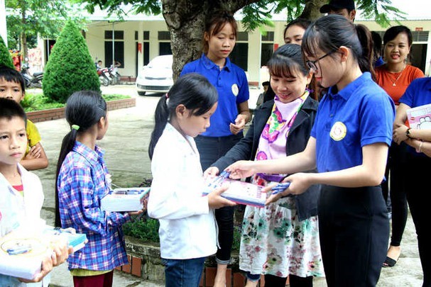 Đắk Nông hỗ trợ sách vở cho hàng chục nghìn học sinh khó khăn