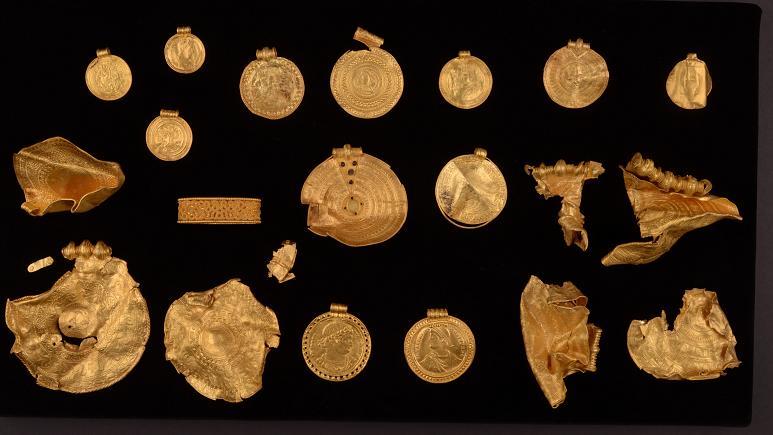 Phát hiện kho báu chứa đầy vàng ở Đan Mạch