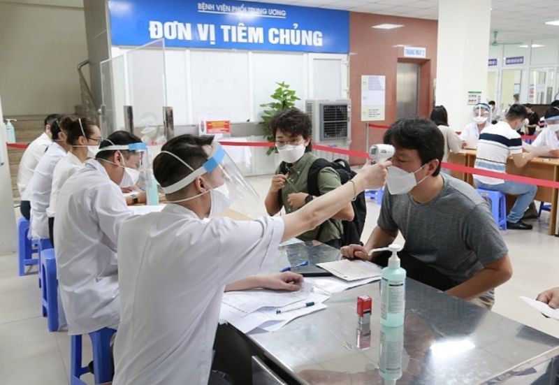 Hà Nội tiếp nhận 1 triệu liều vắc xin Sinopharm, huy động hơn 3.000 nhân lực y tế thực hiện xét nghiệm, tiêm chủng
