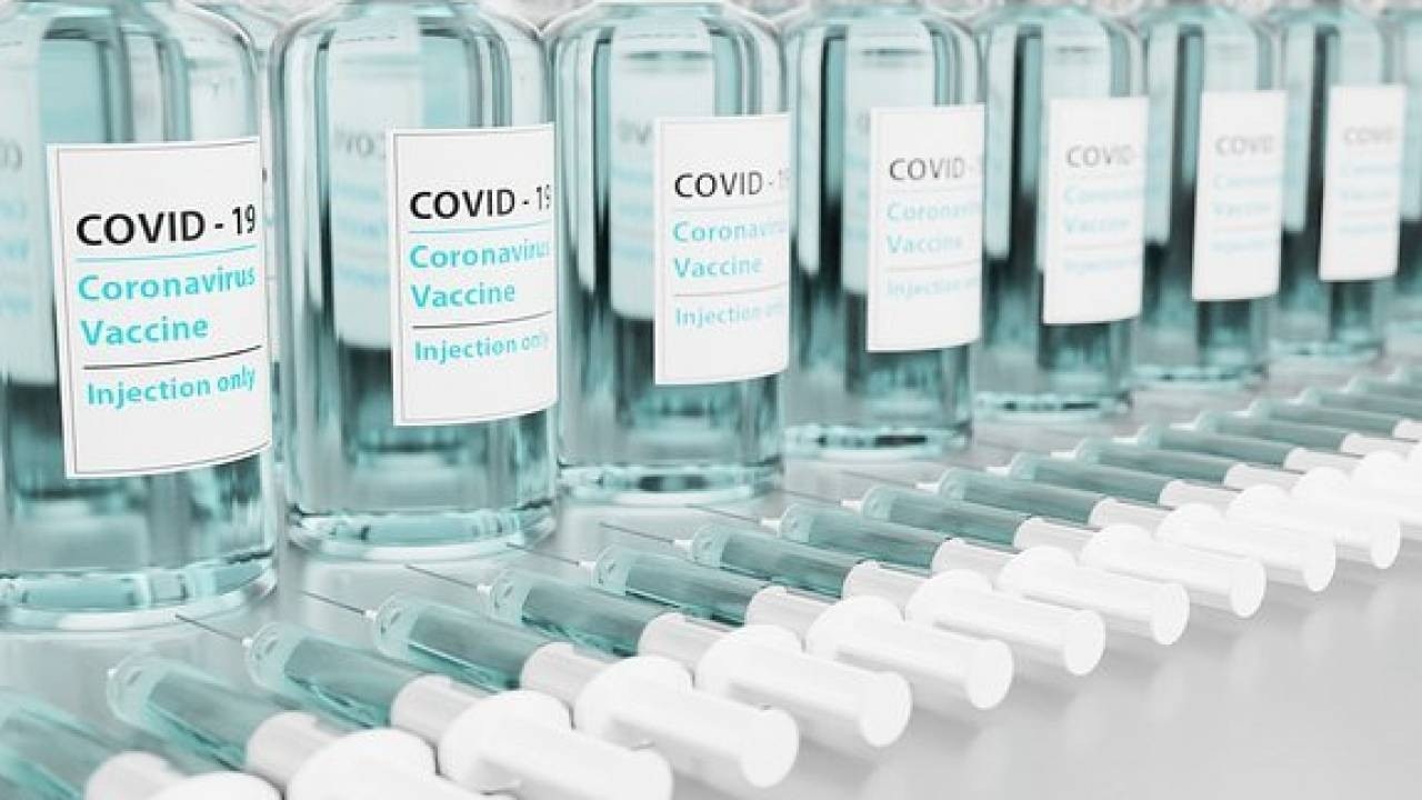 Công chức liên bang Mỹ sẽ bị sa thải nếu từ chối tiêm vắc-xin Covid-19?