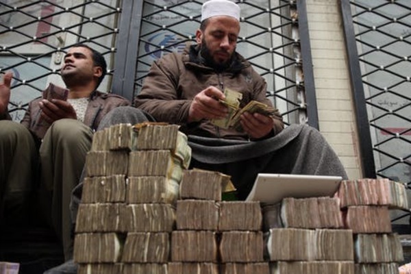 Taliban sẽ lấy tiền ở đâu để điều hành Afghanistan khi bị Mỹ bỏ mặc?