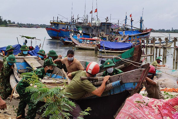 Ngư dân,Quảng Trị,Thừa Thiên - Huế,Ứng phó,bão số 5,Thiên tai,tàu thuyền,mùa mưa bão