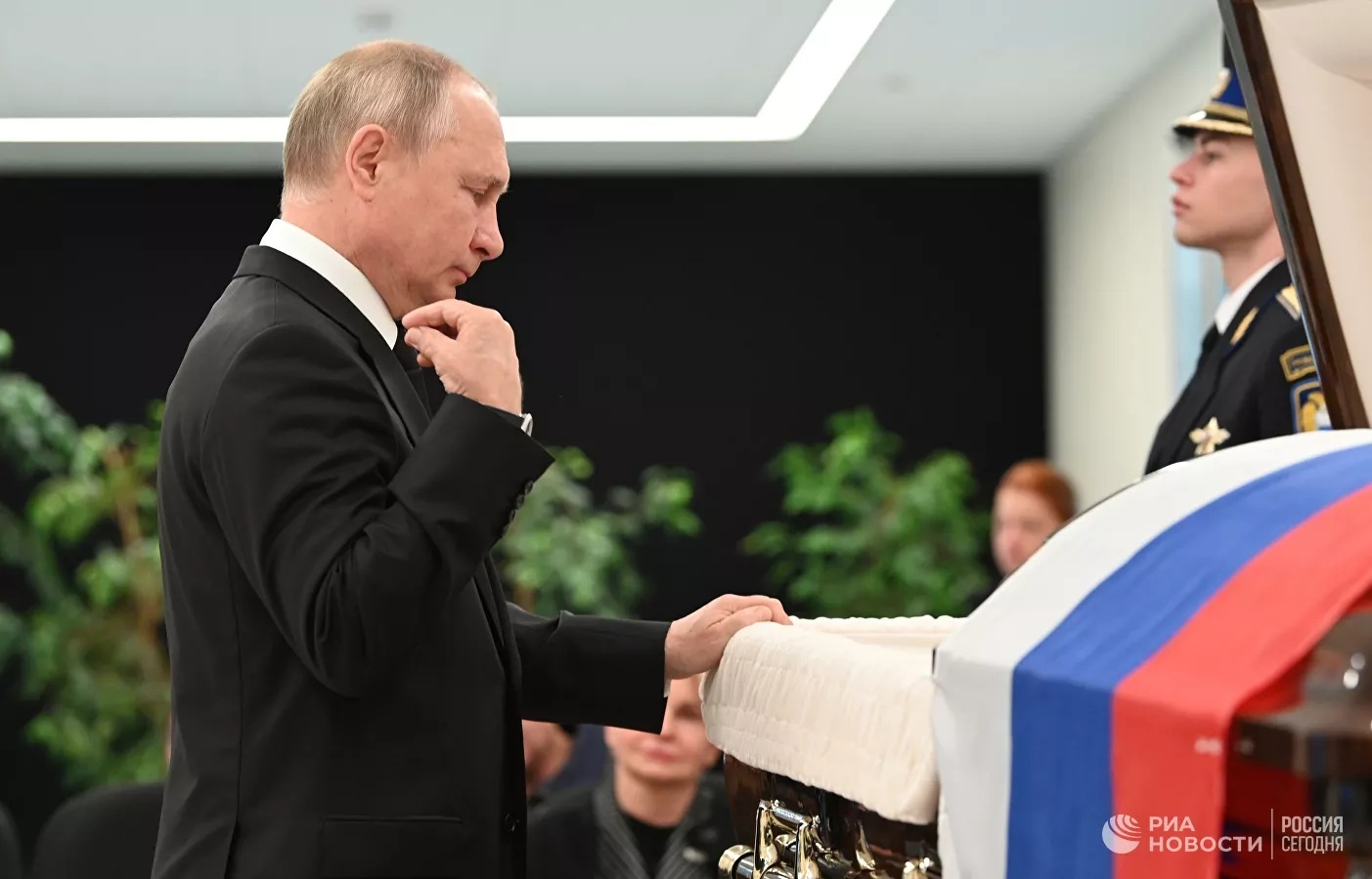 Khoảnh khắc xúc động ông Putin tiễn biệt Bộ trưởng Bộ Tình trạng khẩn cấp Nga