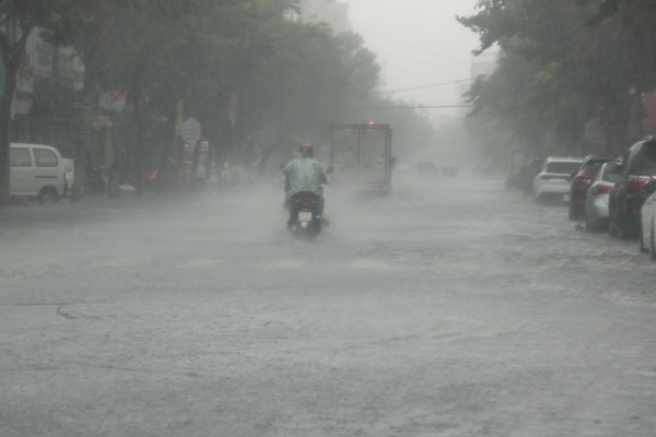 Bão giảm cấp khi vào đất liền, Quảng Trị - Quảng Ngãi và Kon Tum mưa rất to từ đêm nay