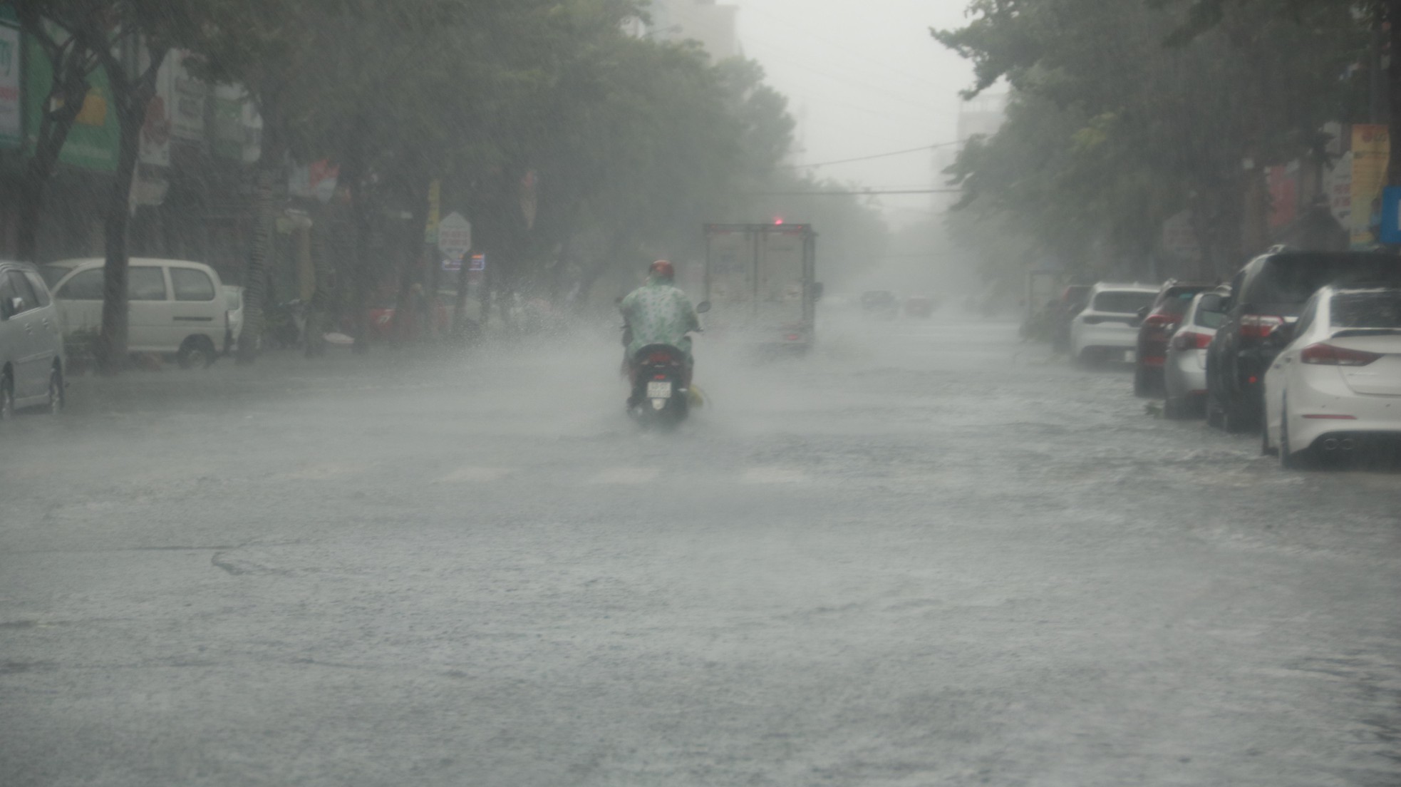 Bão giảm cấp khi vào đất liền, Quảng Trị - Quảng Ngãi và Kon Tum mưa rất to từ đêm nay