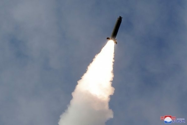 Triều Tiên vừa phóng 2 tên lửa đạn đạo vào biển Nhật Bản?