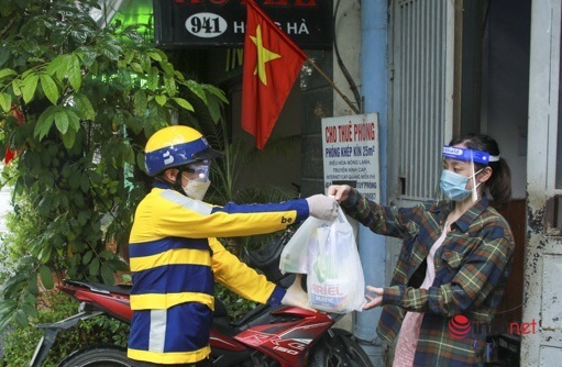 Một quận của Hà Nội 'đi chợ cho người dân' bằng xe công nghệ