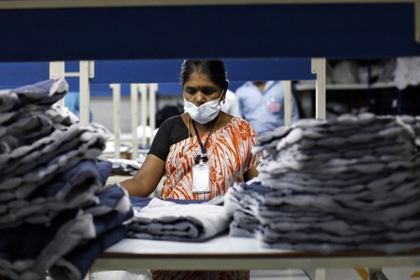 Phụ nữ Ấn Độ đấu tranh ‘quyền được ngồi’ khi làm việc