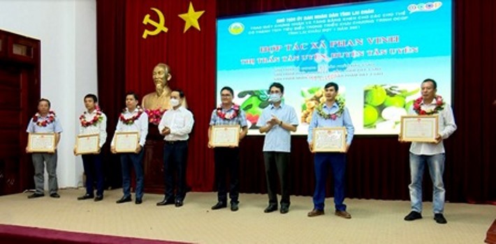 Lai Châu trao giấy chứng nhận cho 13 sản phẩm OCOP đợt 1 năm 2021
