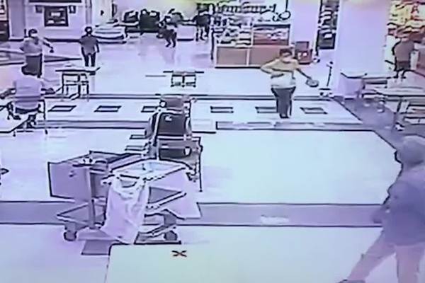 Thái Lan: Tên cướp tiệm vàng 17 tuổi bị tóm nhờ hành động dũng cảm này
