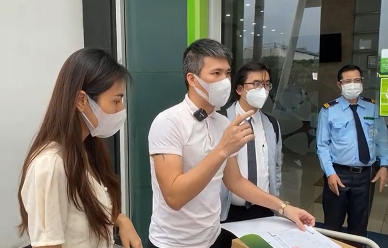 Fanpage ngân hàng cũng 'nóng' vụ livestream công bố sao kê từ thiện của Thủy Tiên