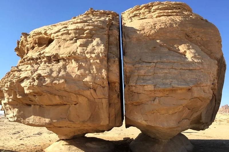 Bí ẩn về vết cắt thẳng tắp chia đôi tảng đá nghìn năm tuổi
