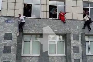 Xả súng trong trường Đại học ở Nga, sinh viên nhảy qua cửa sổ để thoát thân