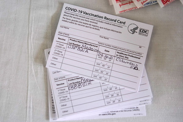 Nữ du khách tới Hawaii bị truy bắt vì dùng hộ chiếu vắc xin Covid-19 giả