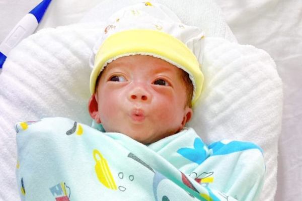 Nghệ An: Cứu sống kỳ diệu trẻ sinh non 28 tuần, chỉ nặng 600gram