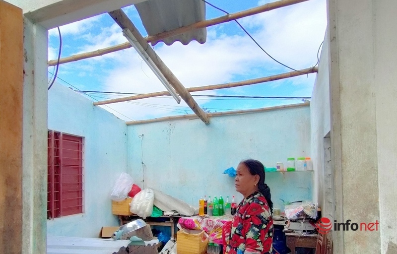 Quảng Nam: Hàng chục ngôi nhà bị tốc mái do lốc xoáy